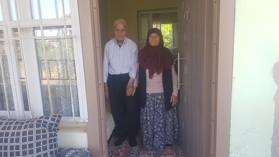 Biri 103, diğeri 100 yaşında! Her gün içtikleri ve sofradan eksik etmedikleri 3 şeyi açıkladı