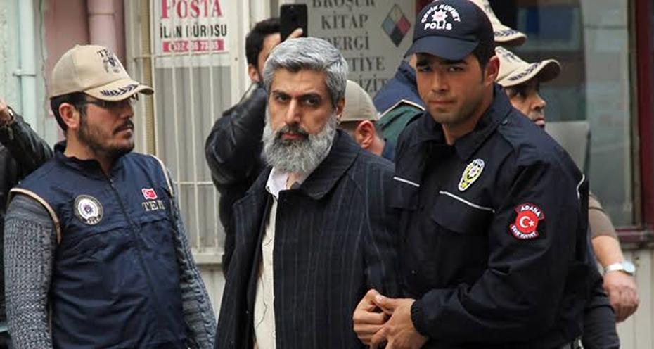 Alparslan Kuytul'un evinde arama yapıyor