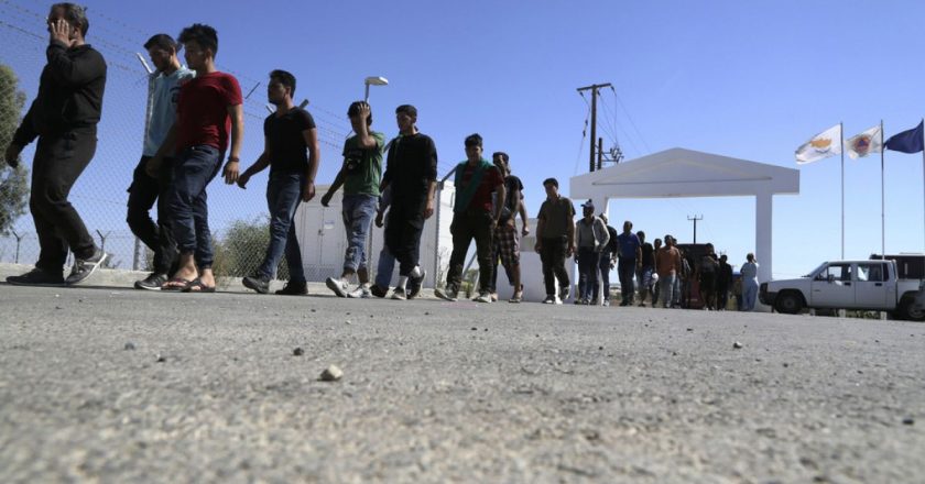 Kıbrıslı Rumlar Suriyeli göçmenlerin sığınma taleplerini askıya aldı