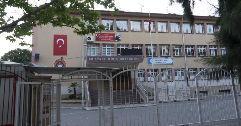 Aydın'da 32 öğrenci zehirlenme şüphesiyle hastaneye kaldırıldı