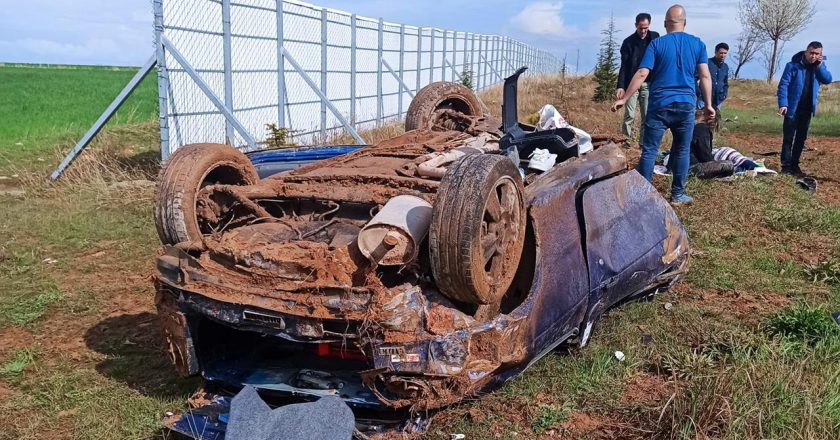 Nevşehir'de tarlada otomobil devrildi: 3 yaralı