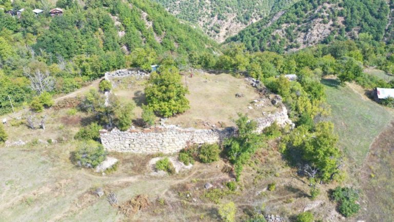 Artvin'de başlatılan kazı çalışmaları ile tarihi yapının geçmişi aydınlatılacak.