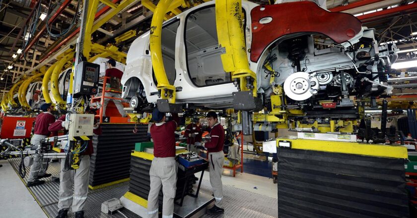 Otomotiv sektörü ihracatta ilk sırayı korudu