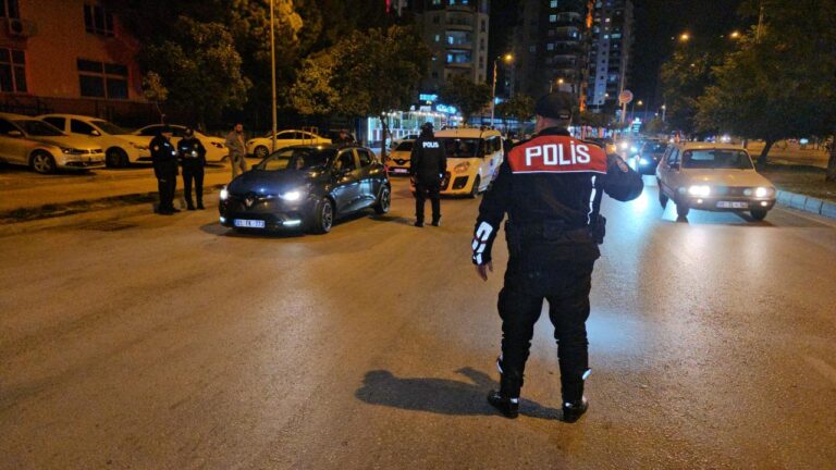 Helikopterler Adana’daki Kamu Güvenliği Başvurusunu Destekledi: 106 Gözaltı