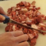 Ziyafet Eti bir tehlike değil! İyi pişmiş et ciddi bir mide ve bağırsak problemi yaratır! Dondurucuda et parçaları ne kadar durmalıdır?