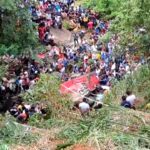 Yolcu otobüsü Sri Lanka'daki uçurumda yuvarlandı: 21 Dead