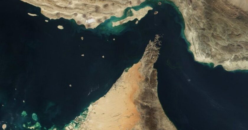 Onaylı Parlamento: İran, Hormuz Boğazı'nı kapatmak için ilk adımı attı