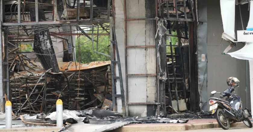 Tayland, Kamboçya yoğunlaşan, sekiz sınır bölgesi sıkıyönetim ilan etti