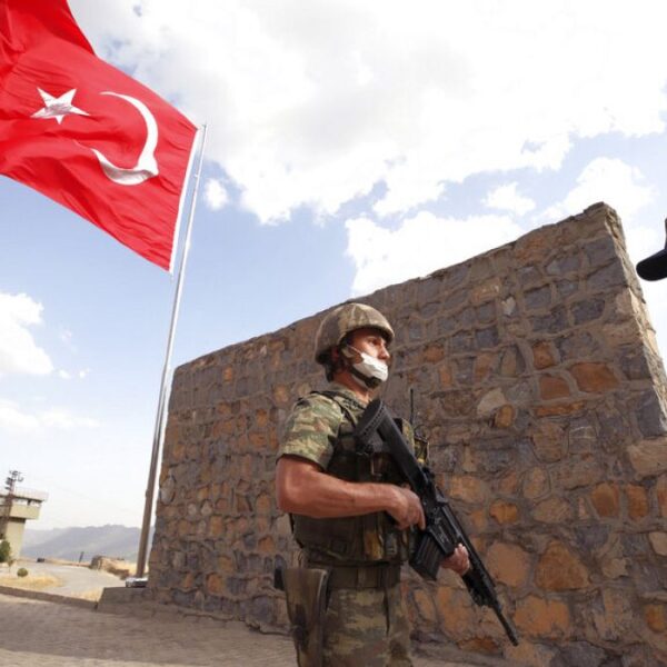 MSB, Kuzey Irak'taki metan gazından etkilenen 8 Türk askerinin hayatını kaybettiğini açıkladı.