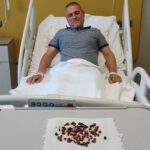 Doktorları şaşırtan durum: adamın böbreğinden neredeyse 100 taş çıktı: “Tüm sağ böbrek taşlarla doluydu”