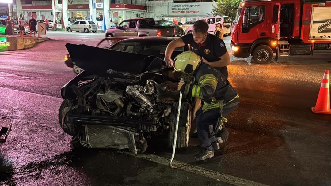 Kocaeli'de iki araba çarpıştı: 4 yaralı 2