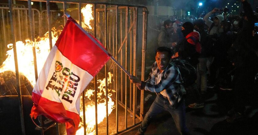 Video. Peru'da cumhurbaşkanının istifasını isteyen protestolar başladı