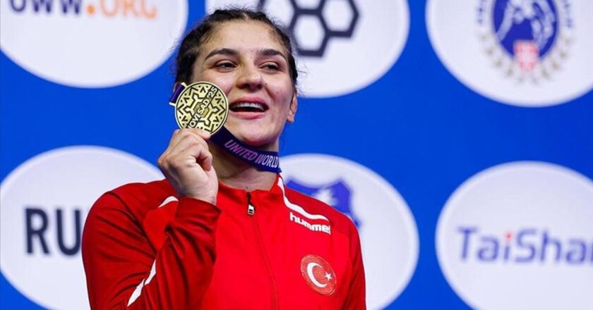 Milli güreşçi Nesrin Baş üçüncü kez dünya şampiyonu olarak tarihe geçti