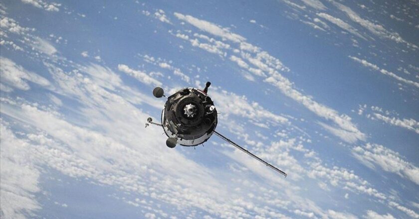 Tam 4 bin 400 kilogram! Hindistan 'en ağır iletişim uydusunu' başarıyla fırlattı