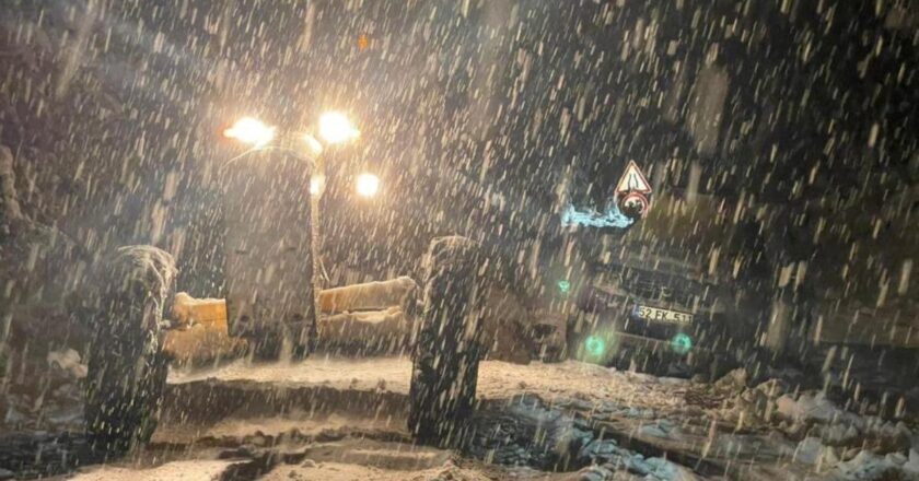Ordu-Sivas karayolu kar yağışı nedeniyle trafiğe kapatıldı
