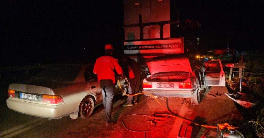 Çorum'da iki otomobil vince çarptı: 1 ölü, 1 yaralı