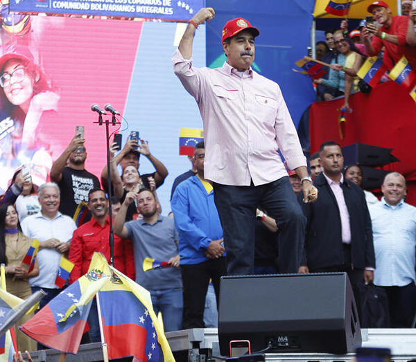 Maduro: “Barışa bağlıyız” mesajı verdi
