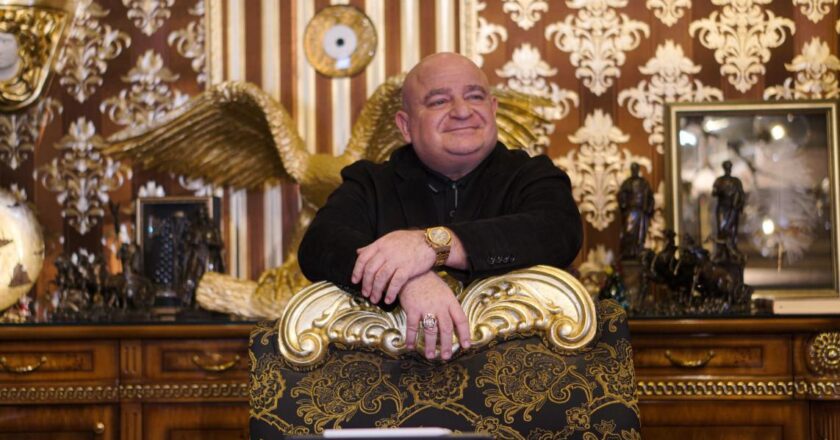 Başarılı iş insanı Moiz Mitrani: Triko İplikten Uluslararası Finansa Uzanan Etkileyici kariyer serüveni